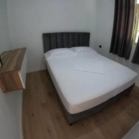 Edva فندق Radhimë