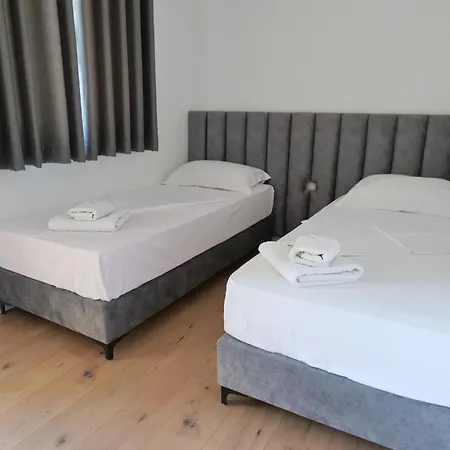 Edva فندق Radhimë