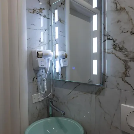 فندق Edva Radhimë