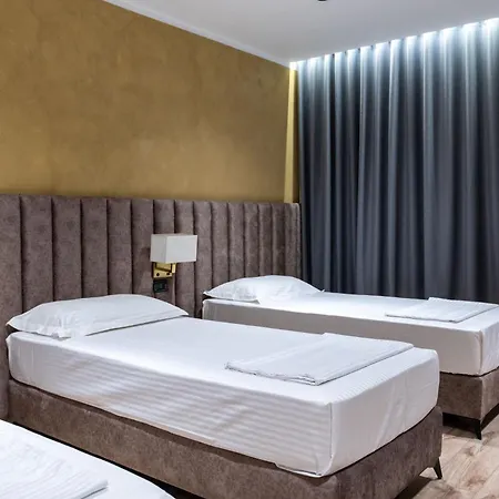 Edva فندق Radhimë