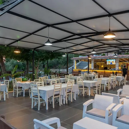 Edva 호텔 Radhimë